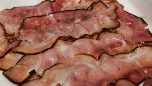 Read more about the article Unsmoked vs Smoked Bacon: How Are These Foods Different?