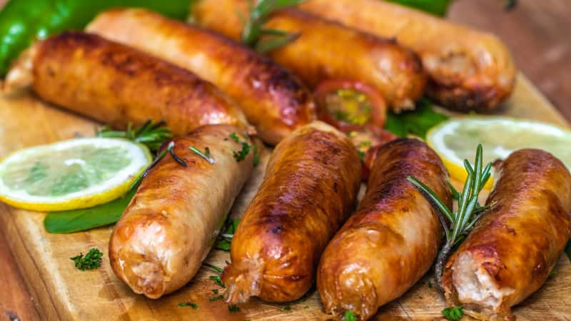 How Long to Boil Brats Before Grilling? The Definitive Guide